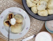 Kynuté švestkové knedlíky s povidly